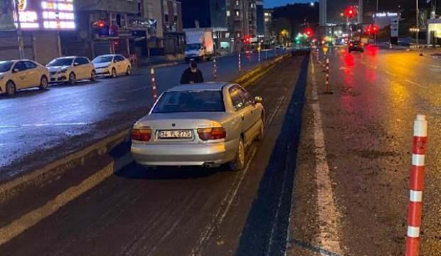 umraniye de hafriyat kamyonundan kacmak isteyen otomobil cukura dustu guncel haberleri