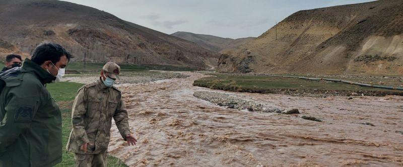 The search for İpek, 6, who fell in the Murat river, has been launched