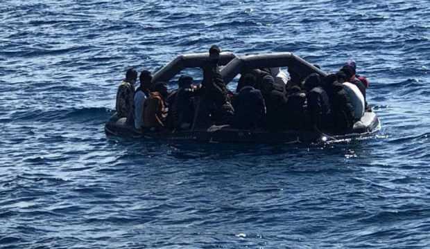 Yunanistan unsurlarınca geri itilen 36 düzensiz göçmen kurtarıldı