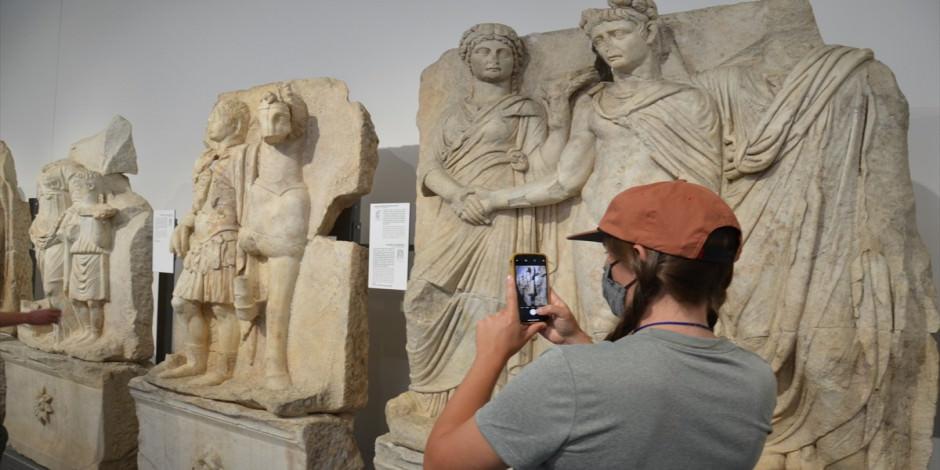 200 kişilik turist kafilesi Afrodisyas'ı gezdi