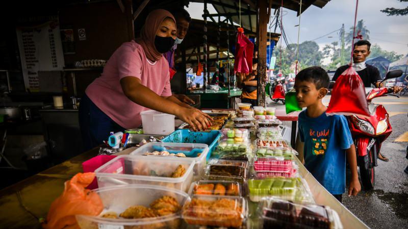 TNmy3_1619433067_4846 Malezya'nın ramazan pazarlarında renkli manzaralar
