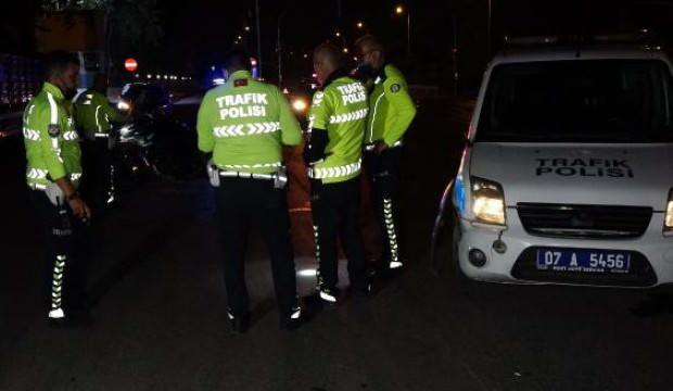 Antalya’da trafik polisleri çarpıştı: 1 polis yaralı
