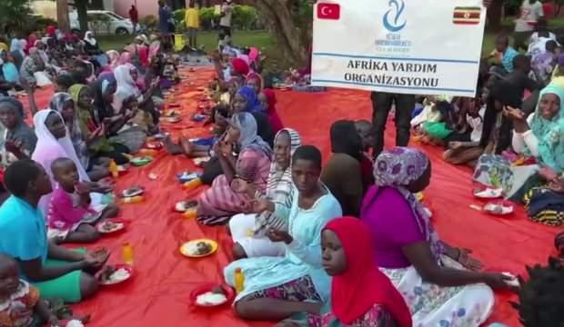 Düğün yemeği yerine 300 Afrikalıya iftar
