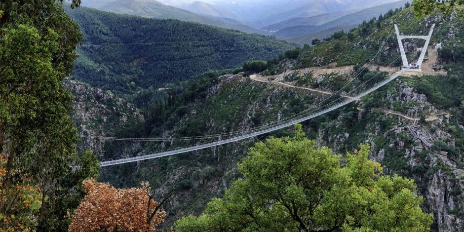 Dünyanın en uzun asma yaya köprüsü Portekiz’de açıldı