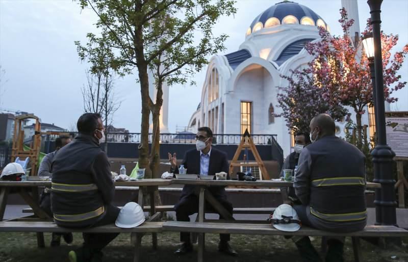 Bakan Dönmez, elektrik dağıtım işçileriyle iftar yaptı