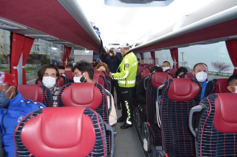 17 günlük kapanma başladı, polis İstanbul’dan Trakya’ya gelen tüm yolları kesti