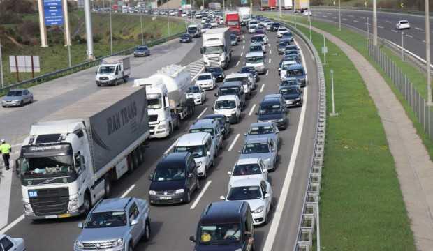 Kısıtlamadan kaçış trafiği Bolu'ya ulaştı