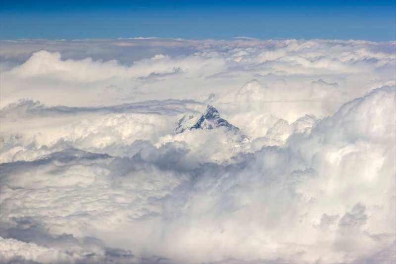 m5Wu3_1619514138_4107 Himalayalar'ın zirvesi bulutları deliyor
