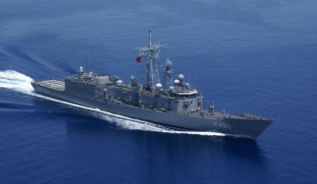 Türk savaş gemisi 123 göçmeni kurtardı