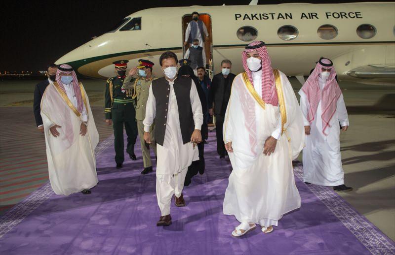 Pakistan Başbakanı İmran Han, Suudi Arabistan'da