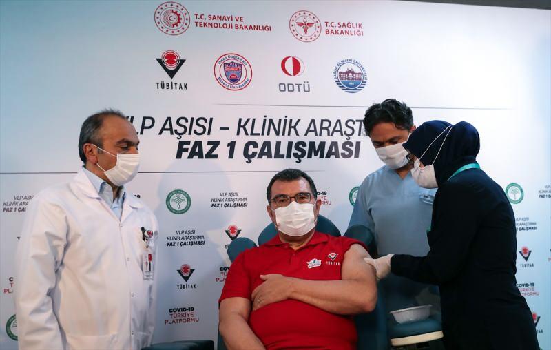 Bakan Varank gönüllü olduğu VLP aşının ikinci dozunu yaptırdı