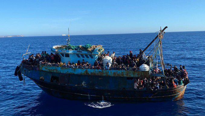 Lampedusa Adası'na son 18 saatte 1400'ü aşkın sığınmacı ulaştı