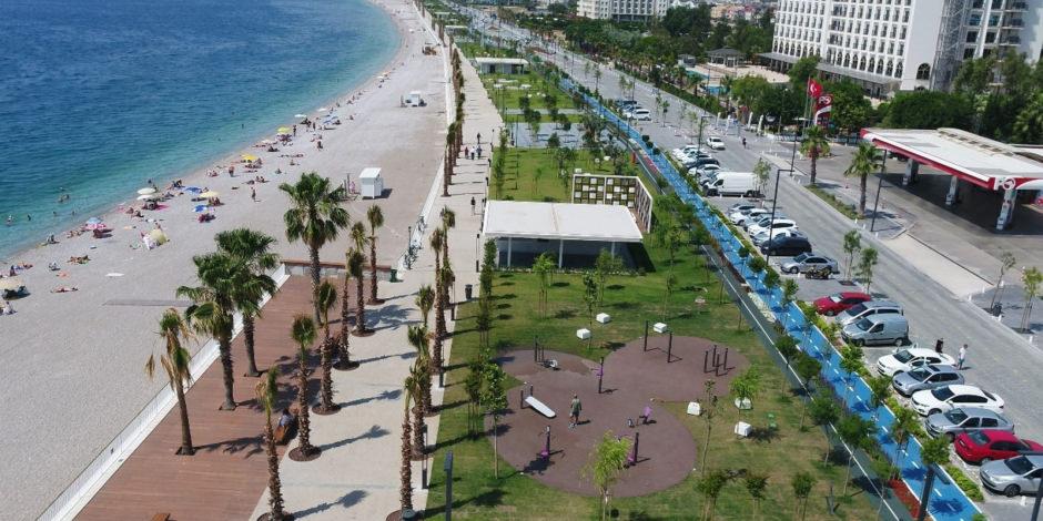 Antalya, tam kapanmada 100 bin turiste kaldı