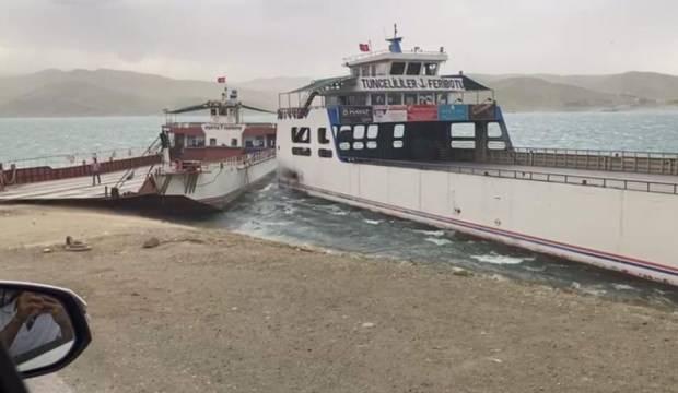 Fırtına nedeniyle savrulan feribotlar çarpıştı