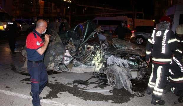 Hurda yığınına dönen otomobilde can pazarı