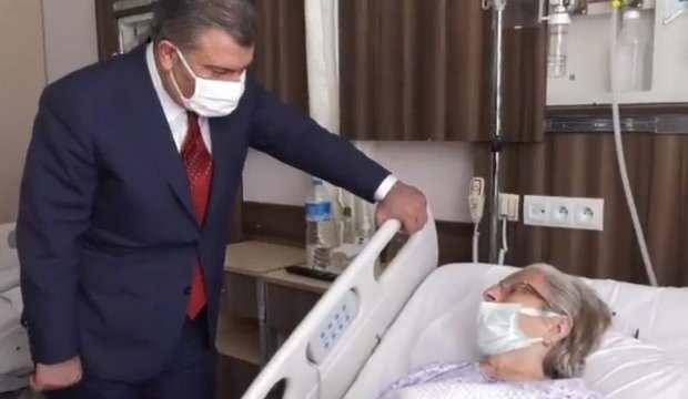'Kimsem yok' diyen hastaya Fahrettin Koca 'Biz varız' diyerek devletin desteğini gösterdi