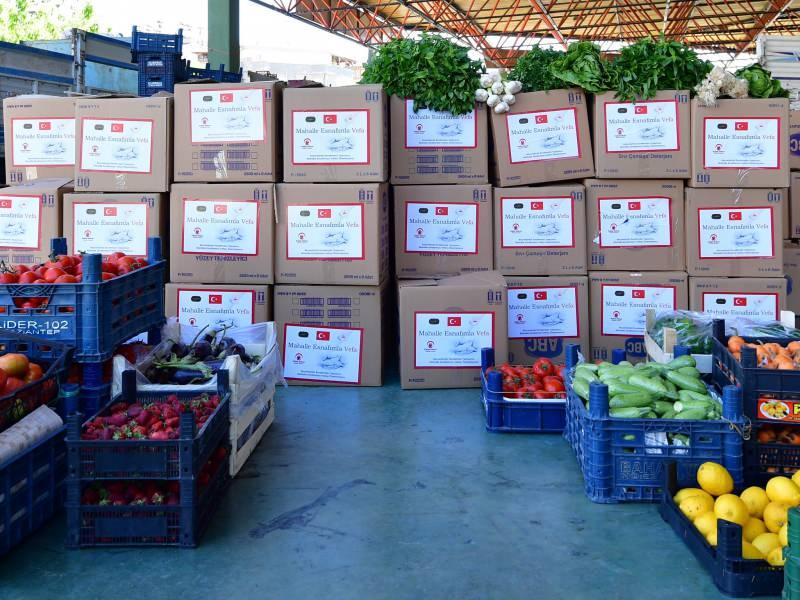 Pazarcıların elinde kalan 100 ton sebze ve meyveyi valilik satın aldı