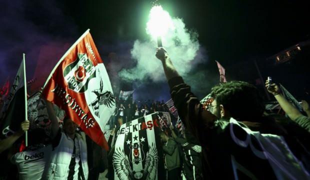 Beşiktaş’ın şampiyonluk kutlamasında kan aktı