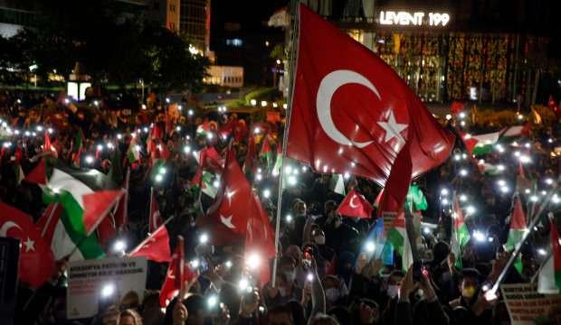 İHH İnsani Yardım Vakfı öncülüğünde gönüllüler Mescid-i Aksa baskınını protesto etti