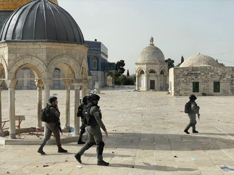 İsrail polisi, işgal altındaki Doğu Kudüs’te bulunan Mescid-i Aksa’da fanatik Yahudilerin baskınını önlemek için nöbet tutan Filisitinlilere müdahale etti.