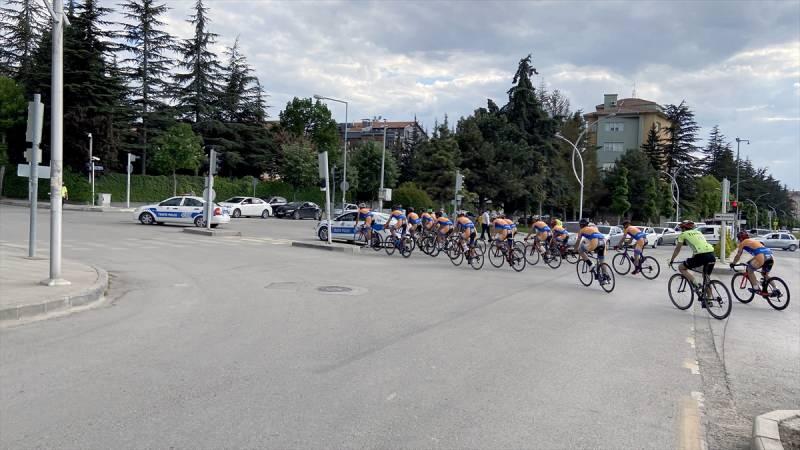 Ankara'dan Samsun'a Türk bayrağı taşıyan AFAD gönüllüsü bisikletçiler Çorum'a ulaştı