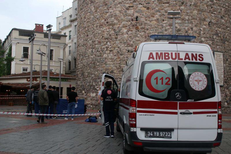 Galata Kulesi'nden düşen 20 yaşındaki kadın hayatını kaybetti