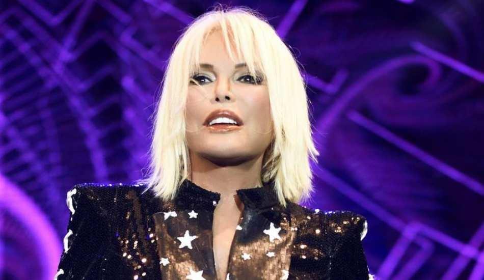superstar_ajda_pekkandan_tatilde_genclerle_duet_bir_grup_genc_1622617963_6898.jpg