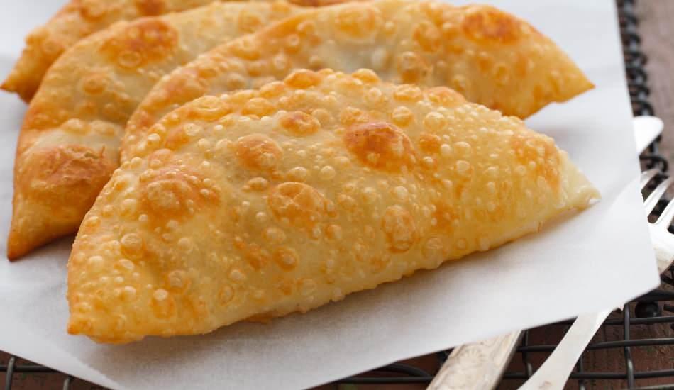 yag_cekmeyen_en_kolay_cig_borek_nasil_yapilir_tam_kivaminda_cig_borek_yapmanin_puf_noktalari_1622463665_4728.jpg