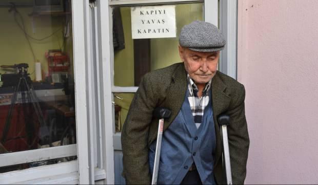Balıkesir'de engelli usta 50 yıldır terzilik yapıyor