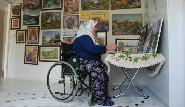 58 yaşındaki 'Şalvarlı ressam' engellere kafa tutuyor!