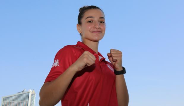 Milli boksör Buse Naz Çakıroğlu'ndan olimpiyat elemelerinde altın madalya