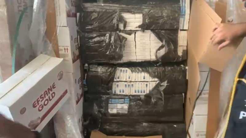 Bisküvi kutularından 16 bin paket kaçak sigara çıktı