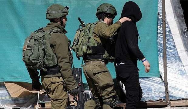 İsrail askerleri Batı Şeria'da top oynayan 3 çocuğu gözaltına aldı - Vimarsana News
