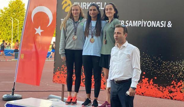 Milli atlet Şevval Ayaz 100 metre engellide rekor kırdı