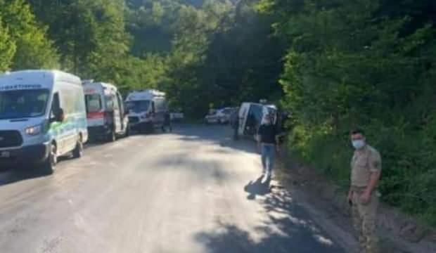 Yaylaya çıkan tur minibüsü devrildi: 15 yaralı