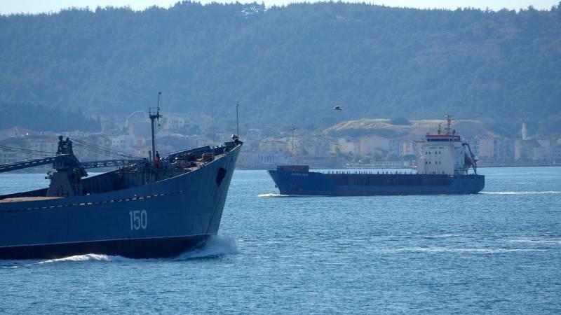 Rus savaş gemisi ‘Saratov’ Karadeniz’e doğru yol aldı