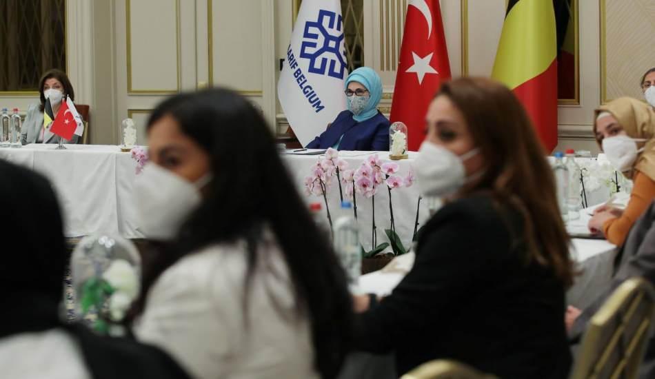 emine_erdogan_brukselde_maarif_vakfinin_istisare_toplantisina_katildi_1623739768_7634.jpg