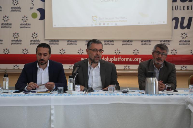 BEKAM Başkanı Mehmet Ali Eminoğlu (solda) Bülbülzade Vakfı Başkanı Turgay Aldemir (ortada)