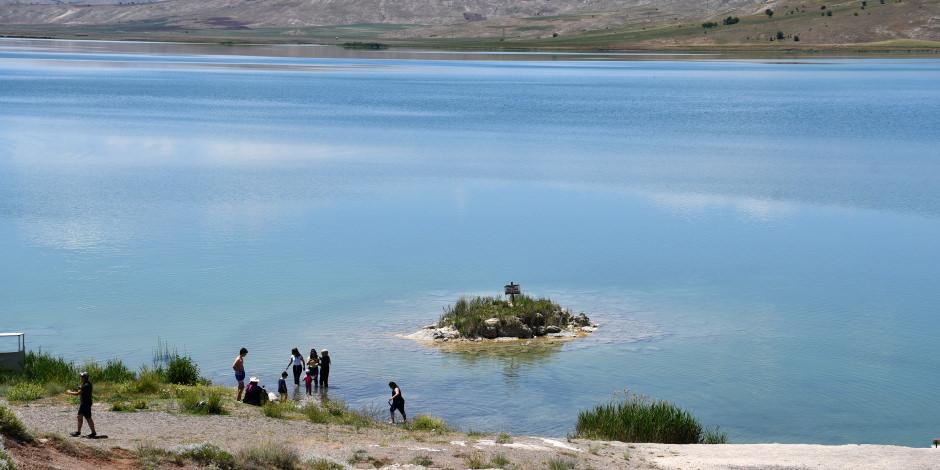Doğa tutkunları Sivas'ın göllerine akın ediyor