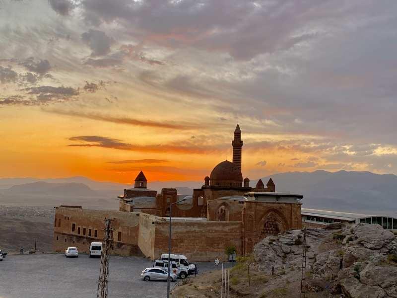 EQffM_1624948497_7819 İshak Paşa'da gün batımının getirdiği muhteşem manzara