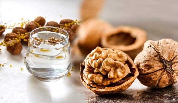 ceviz suyunun faydalari nelerdir sarimsakli ceviz suyu diyeti zayiflatir mi saglik haberleri