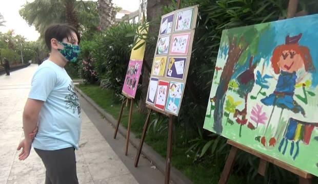 Küçük ressam 5 yaşında sergi açtı   