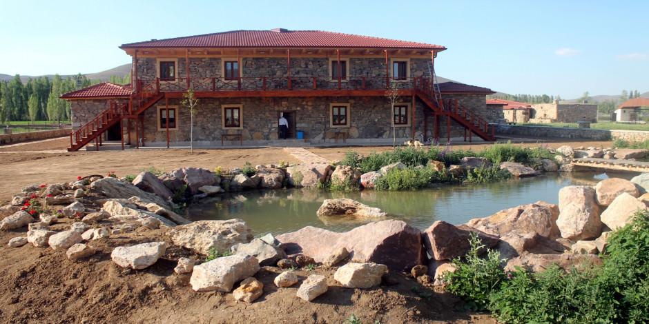 Bayburt'un ödüllü müzesinde Selçuklu mimarisi han hizmete girdi