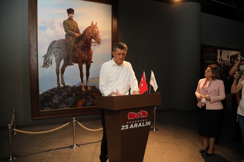 Milli Eğitim Bakanı Ziya Selçuk, Şahin’i makamında ziyaret etti