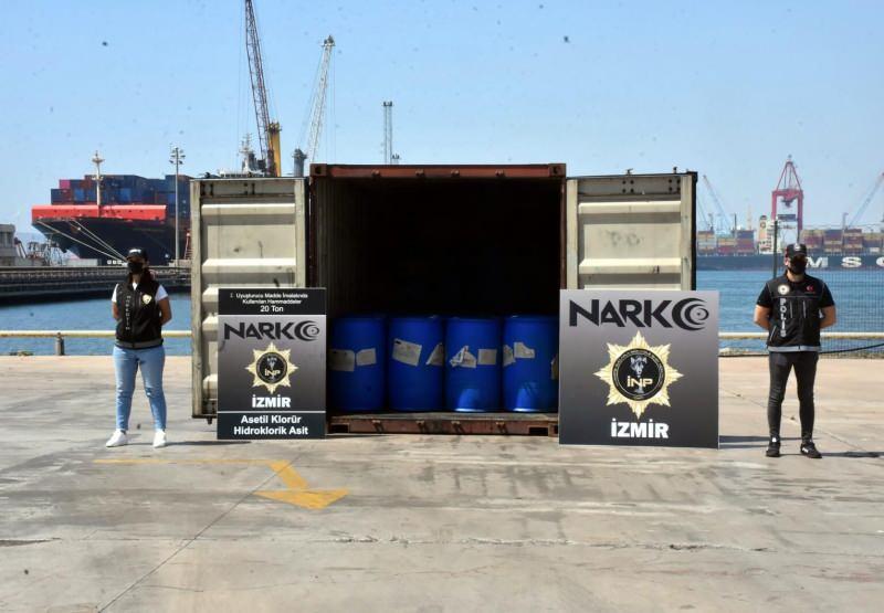 İzmir'de uyuşturucu yapımında kullanılan 26 ton malzeme ele geçirildi
