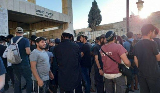 Yüzlerce fanatik Yahudi'den Mescid-i Aksa'ya baskın