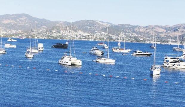 Bodrum açıklarında 'yer kapmaca' oyunu