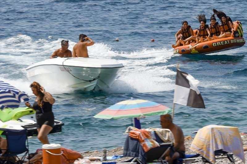 asbEg_1626962401_5709 'Turizmin başkenti' Antalya'da sahiller doldu taştı