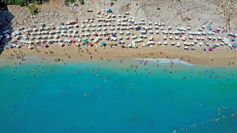 bXA4T_1627022371_0521 Tatilcilerin akın ettiği Kaputaş Plajı drone ile görüntülendi