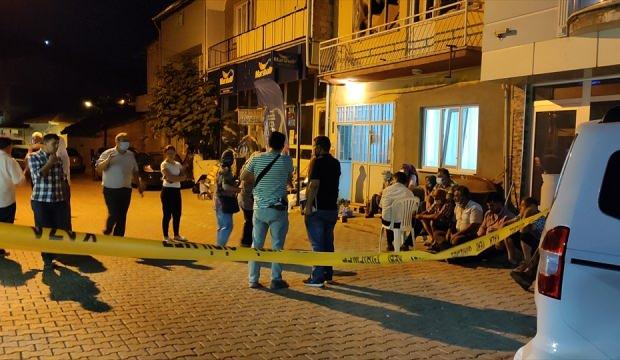 Denizli'de psikolojik tedavi gördüğü ileri sürülen kişi, annesini bıçakla öldürdü